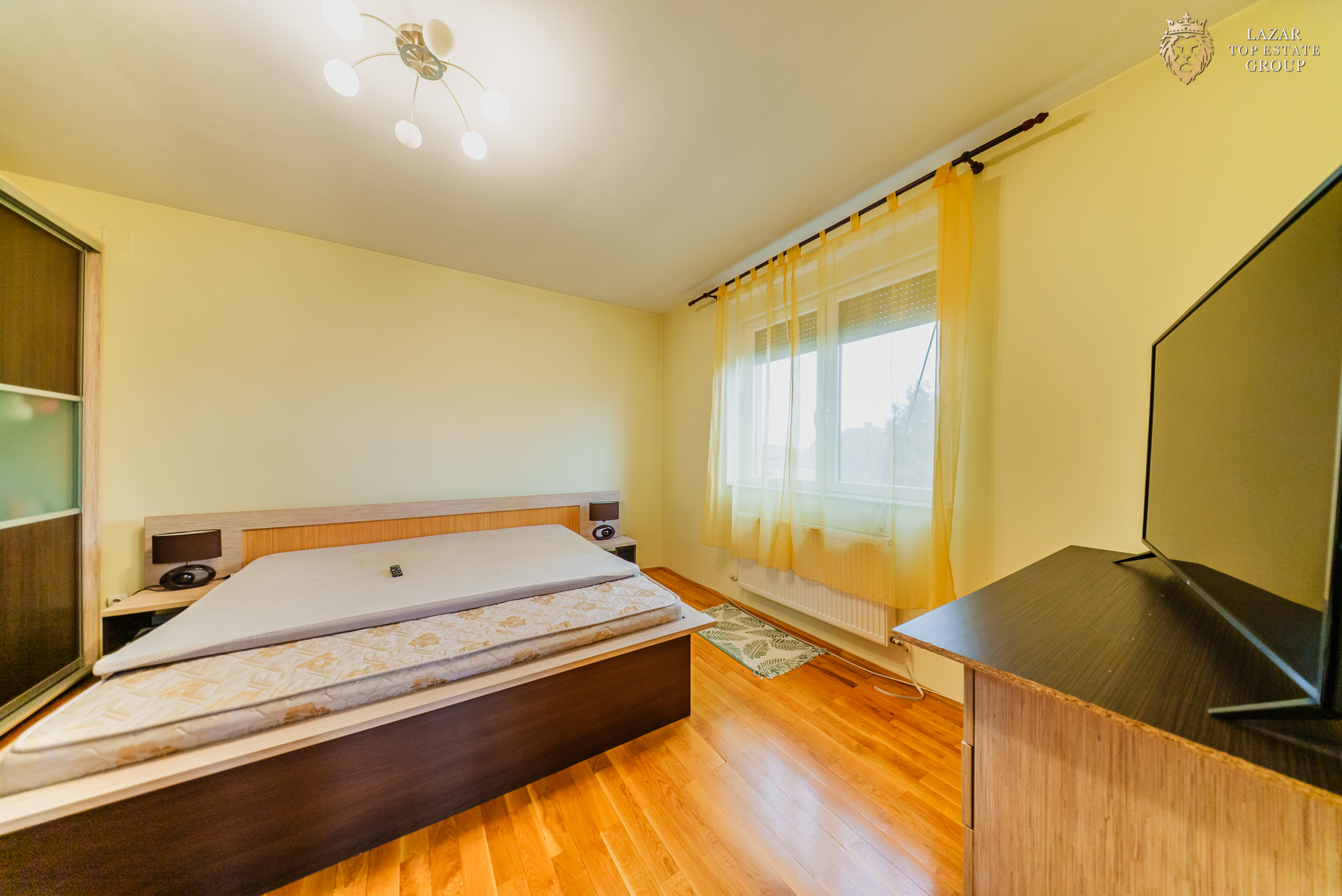 Vilă 5 camere de Vanzare Chișineu-Criș
