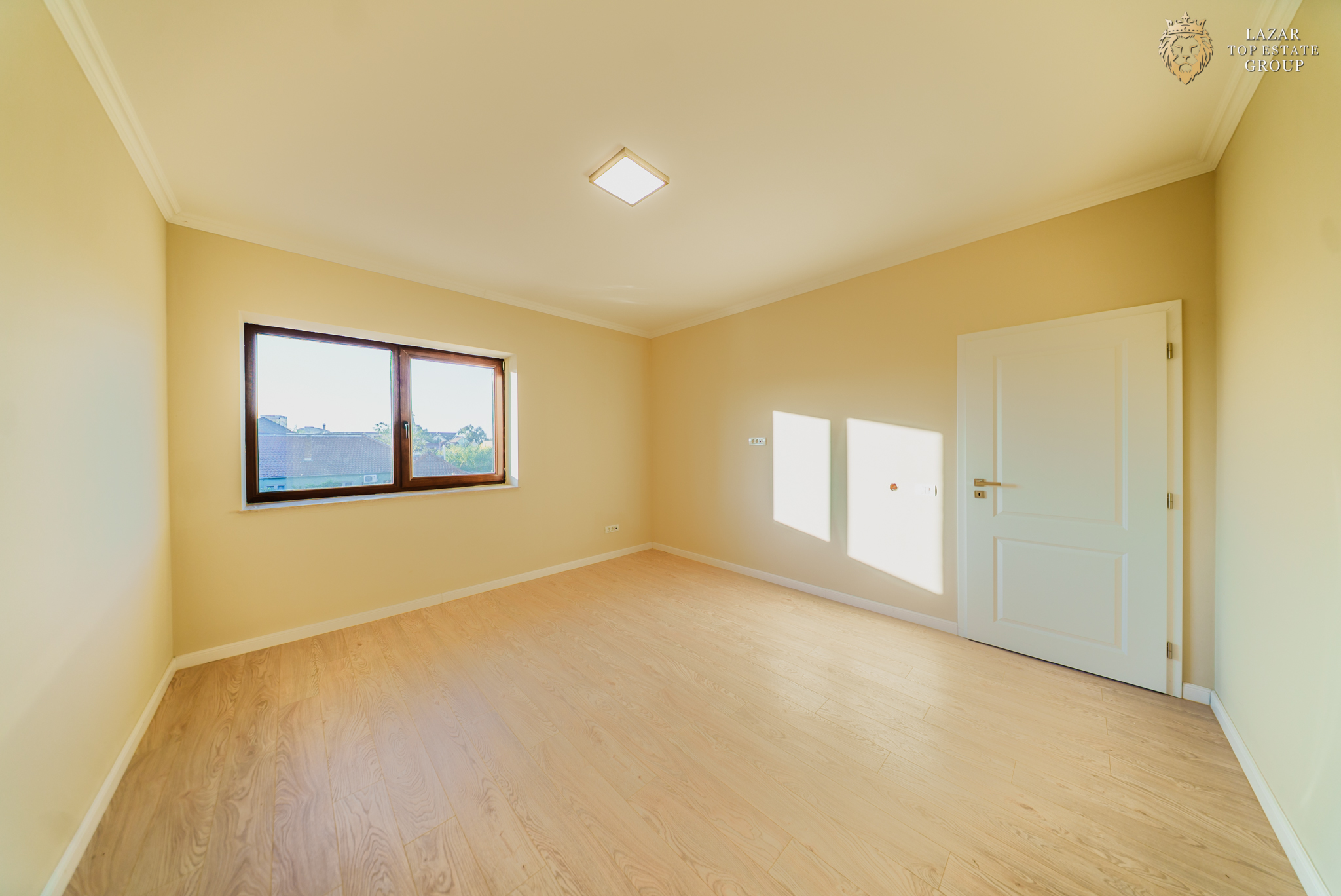 Apartament nou +curte cu terasa 4 camere in Gai