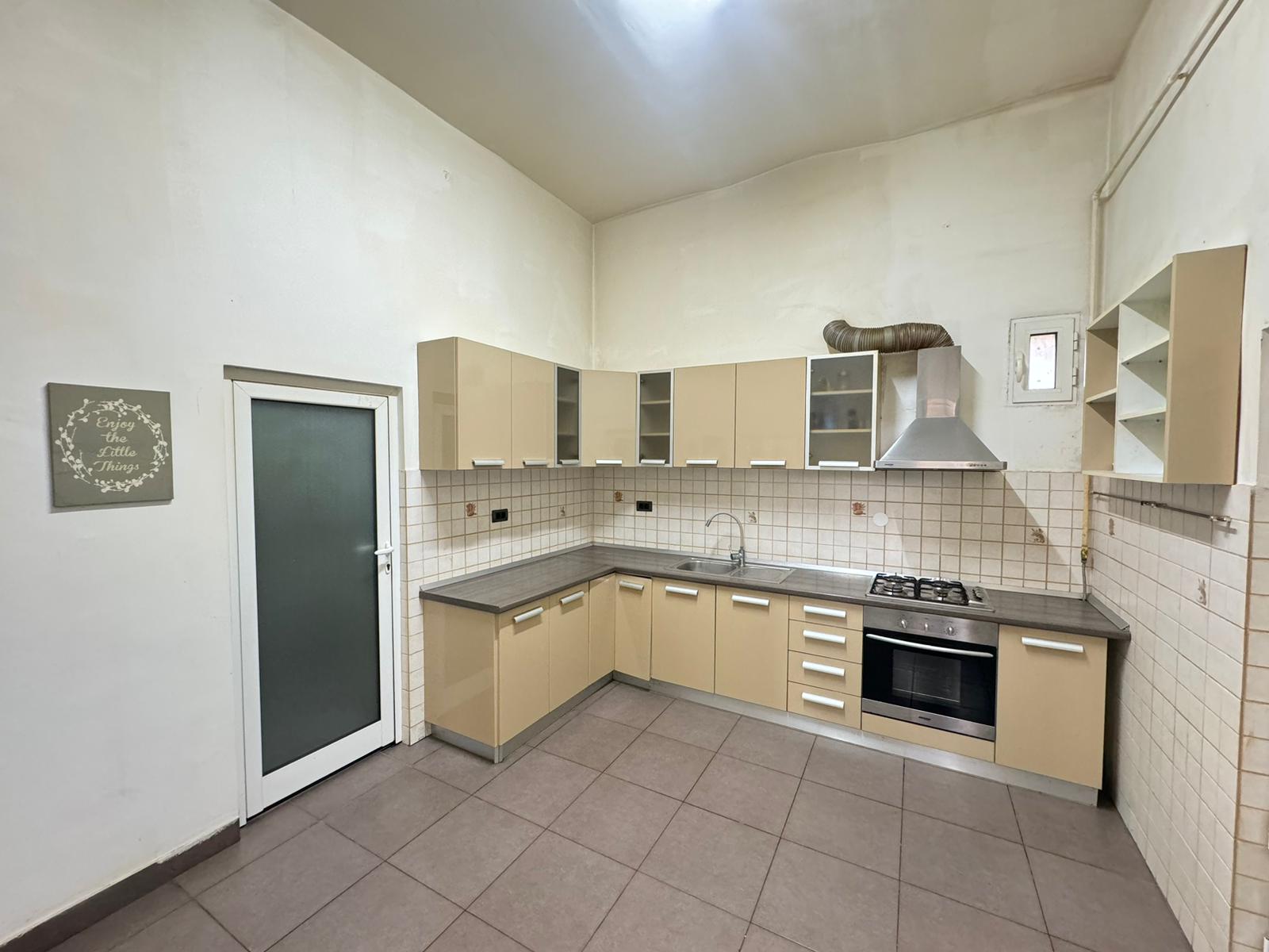 Casa 4 camere de închiriat zona centrala