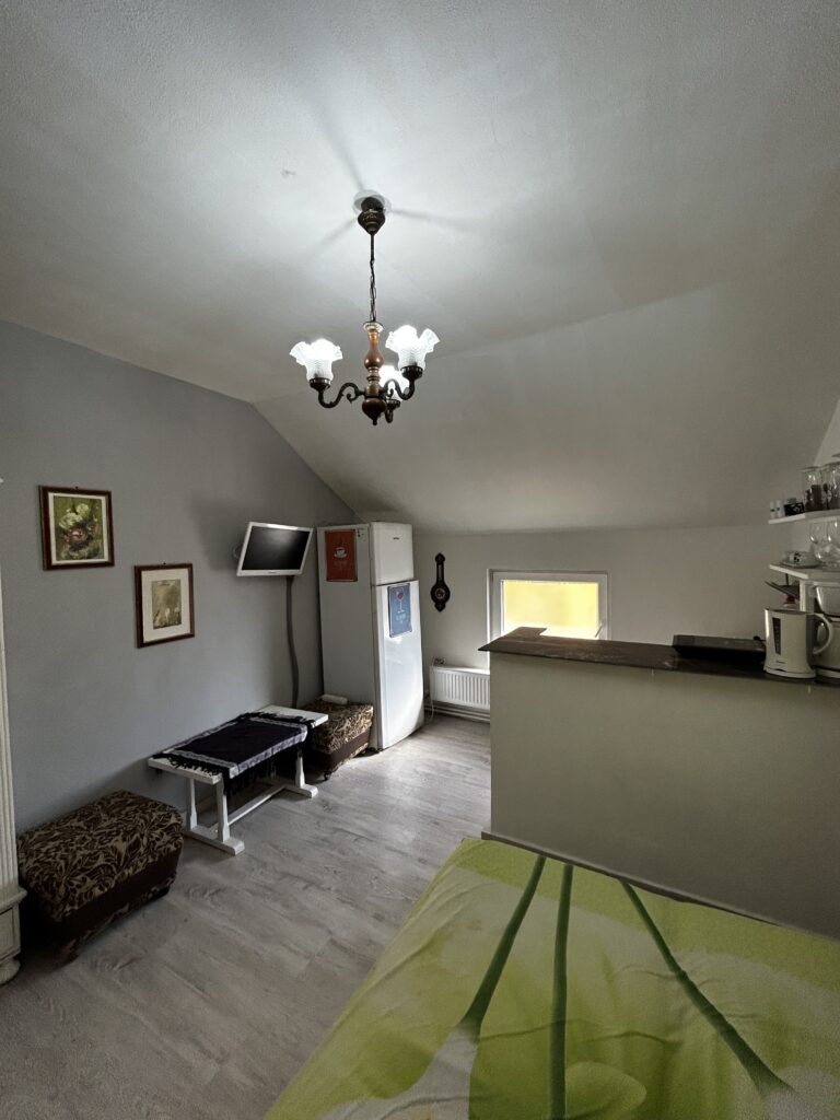 Apartament 2 camere la casa Parneava de inchiriat