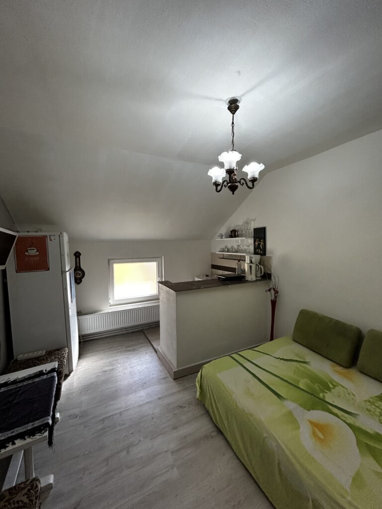 Apartament 2 camere la casa Parneava de inchiriat