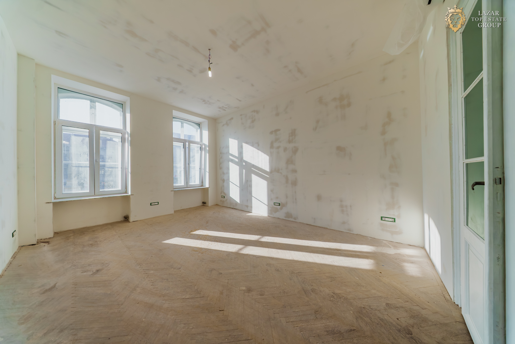 Apartament clasic 4 camere de vanzare Unirii