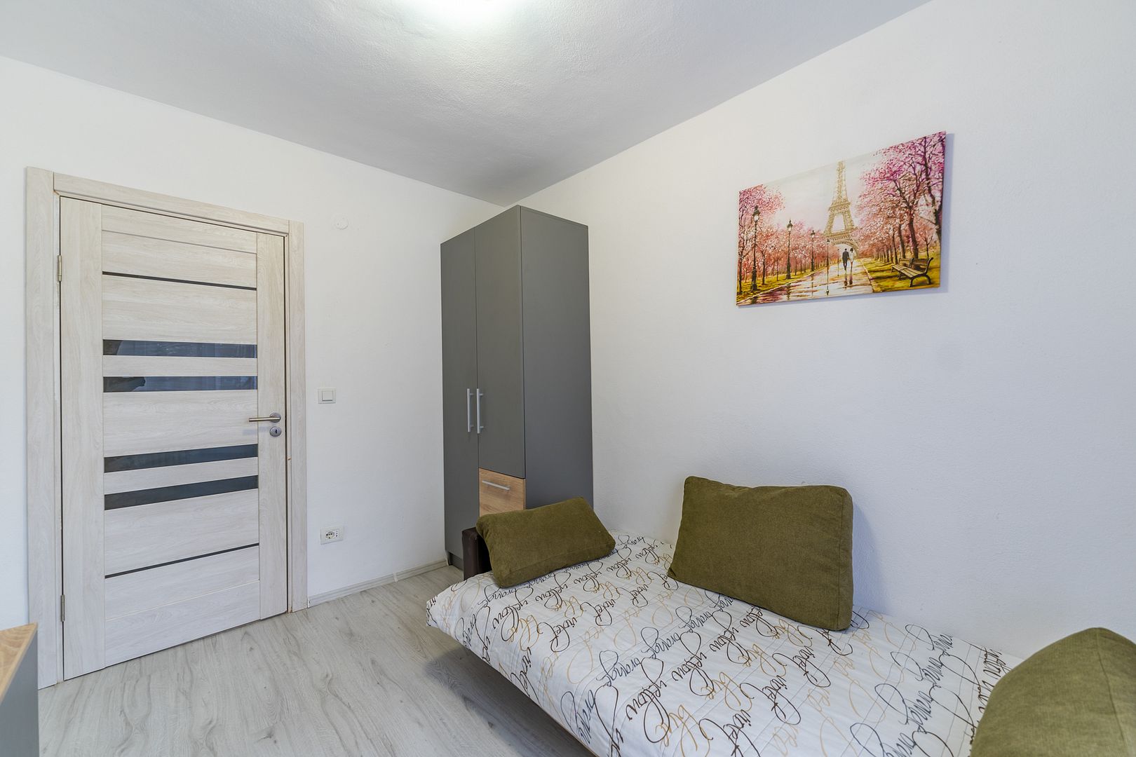 Apartament 3 camere modern in Intim