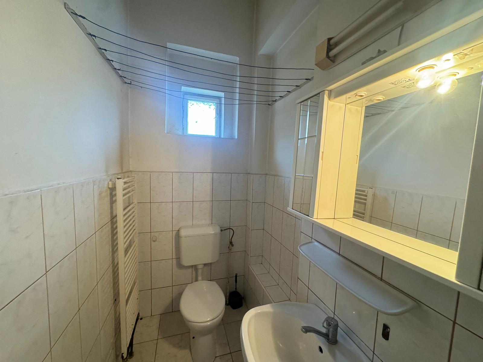 Casa 4 camere de închiriat zona centrala
