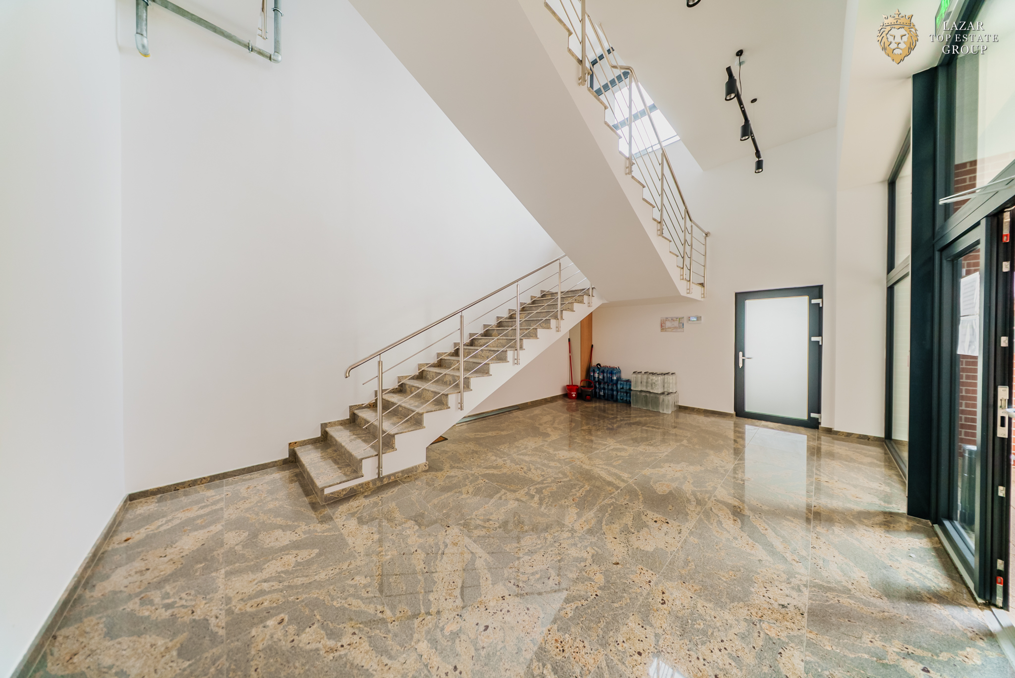 Spatiu Comercial Premium – 370 mp, Vitrină 13 m, 3 Intrări • Adora Par