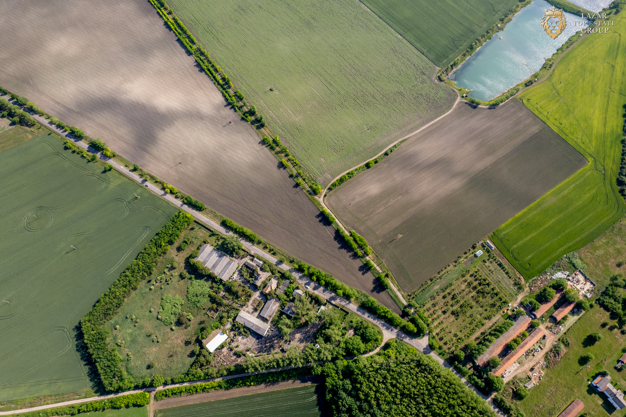 Cladire industriala de vanzare cu potential 3,5 ha in Batania