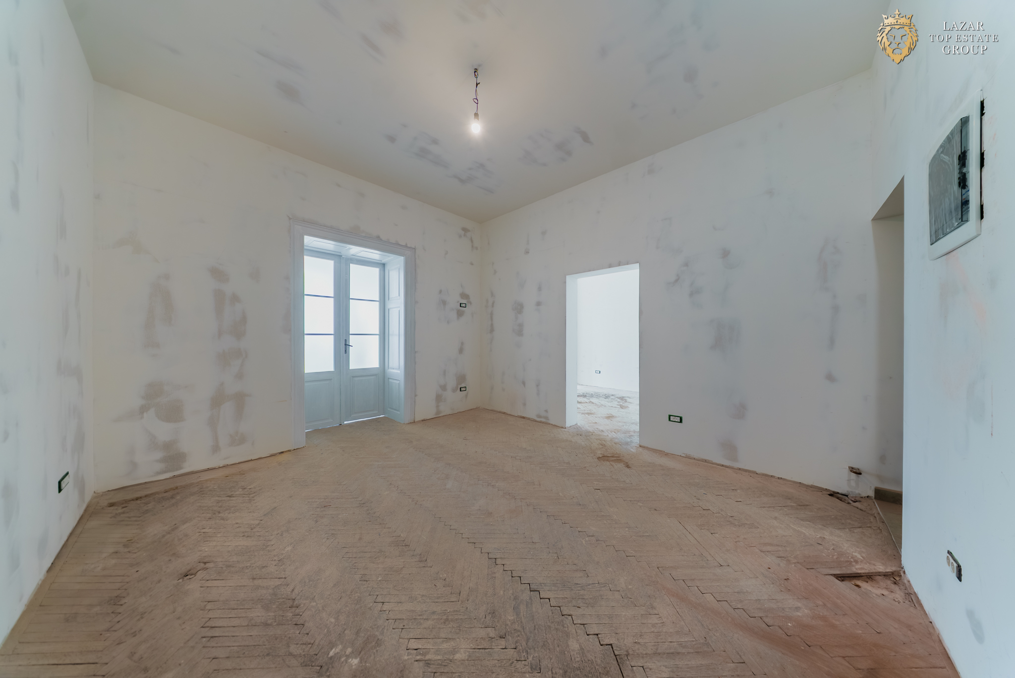 Apartament clasic 4 camere de vanzare Unirii