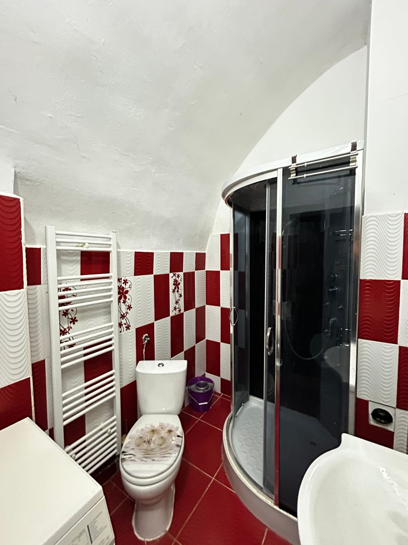 Apartament 3 Camere De Inchiriat Boul Rosu