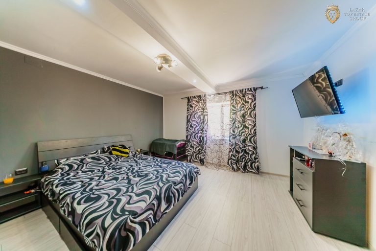 Casa de vanzare cu 3 camere Zarand