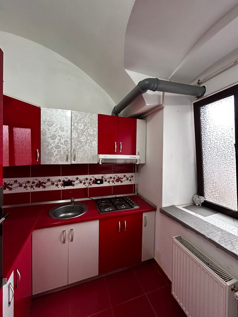 Apartament 3 Camere De Inchiriat Boul Rosu