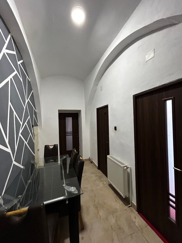 Apartament 3 Camere De Inchiriat Boul Rosu