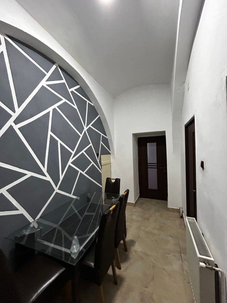 Apartament 3 Camere De Inchiriat Boul Rosu