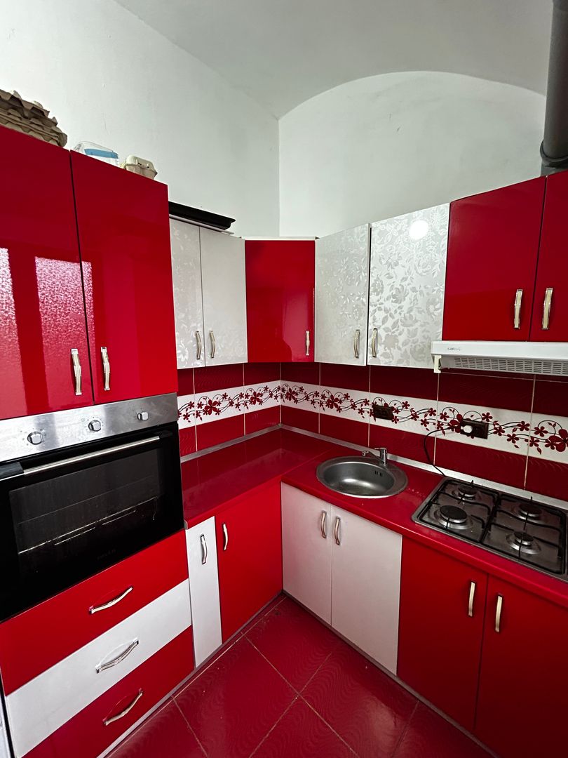 Apartament 3 Camere De Inchiriat Boul Rosu