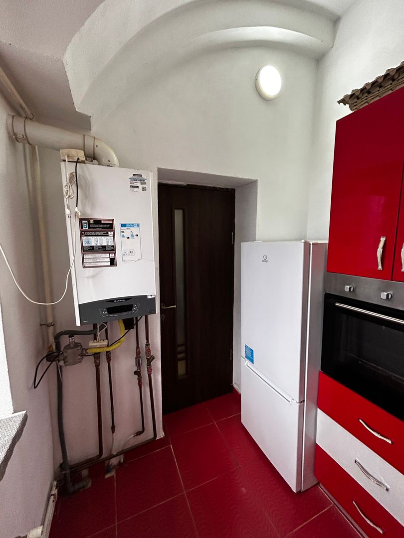 Apartament 3 Camere De Inchiriat Boul Rosu