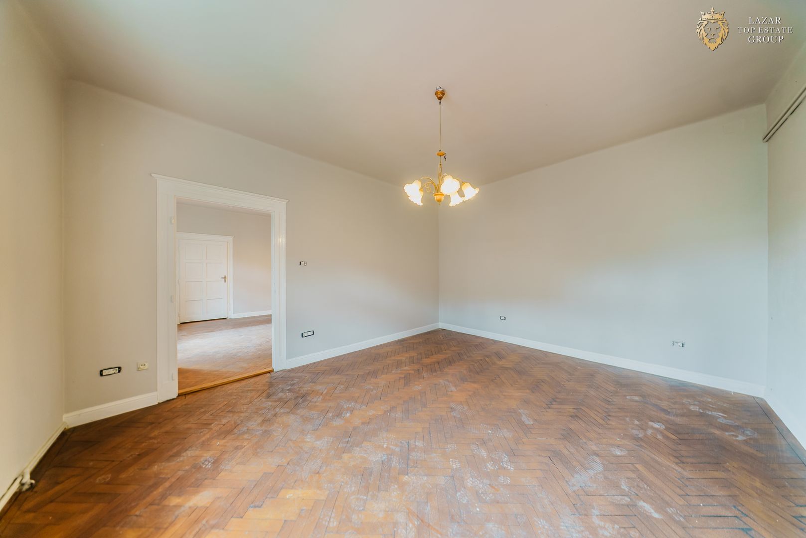 Apartament ultracentral 4 camere de vanzare