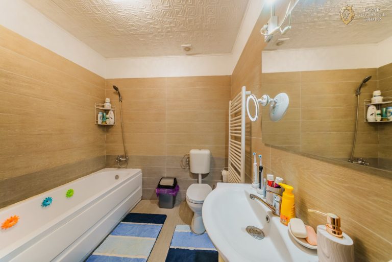 Casă 3 camere de vânzare – Cartier Verde