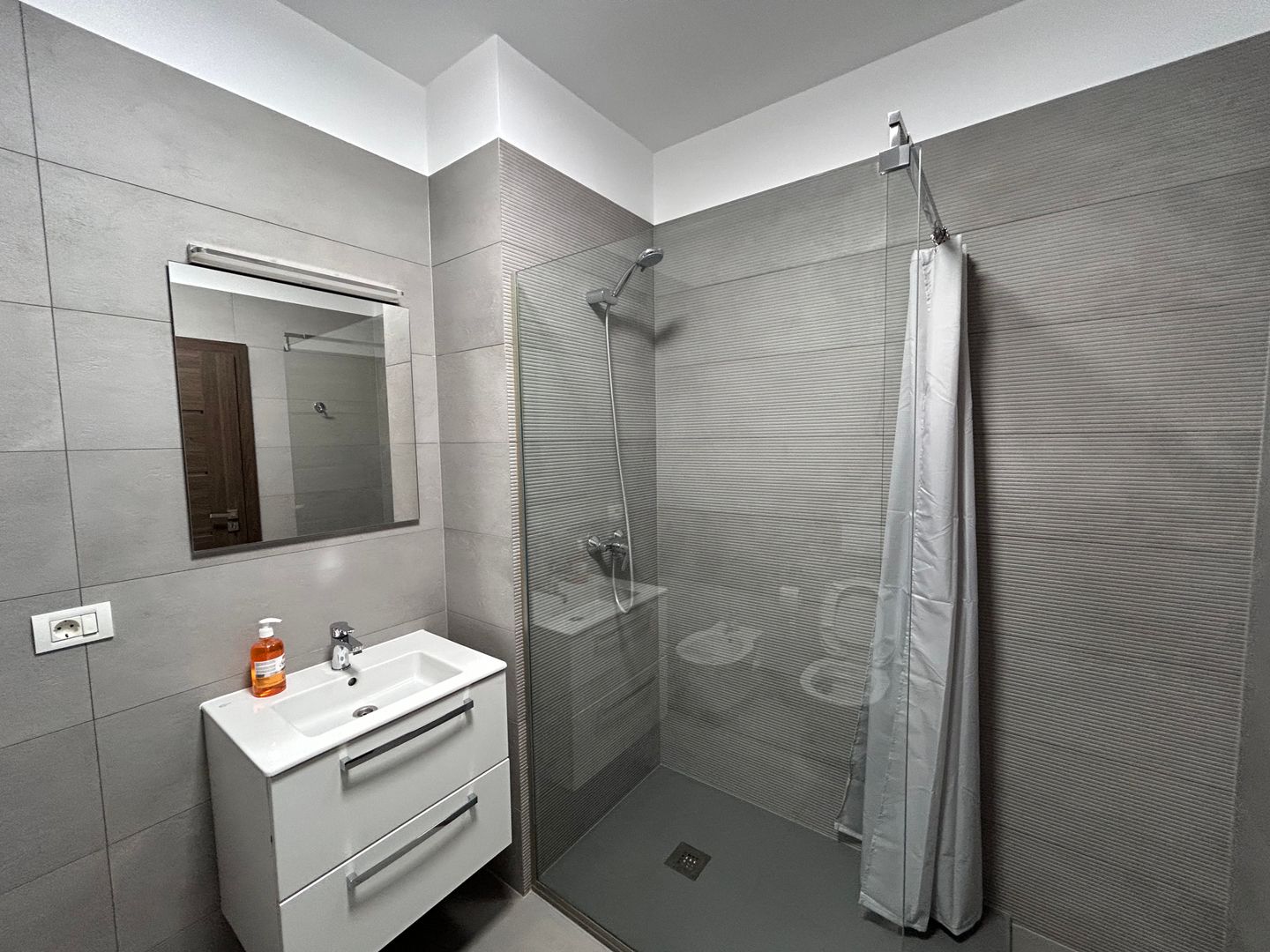 Apartament 2 camere Adora Park de inchiriat