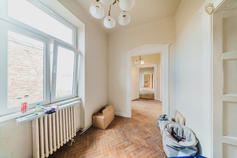 Apartament ultracentral 4 camere de vanzare