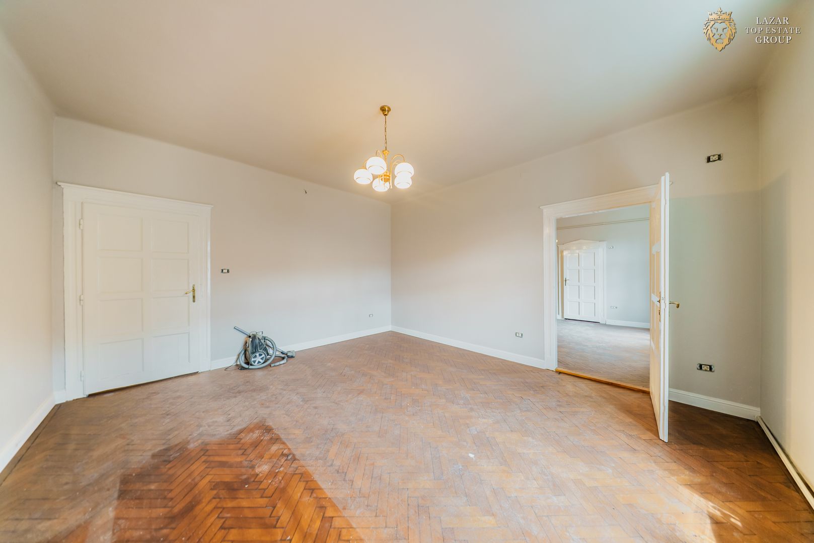 Apartament ultracentral 4 camere de vanzare