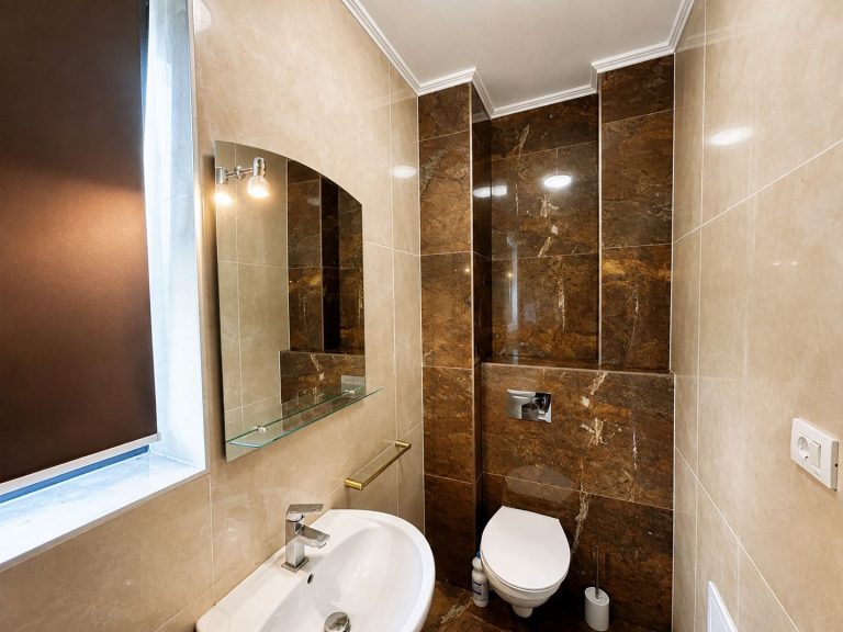 Apartament 3 camere de închiriat Central