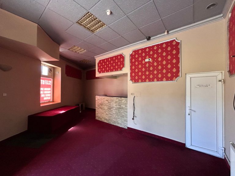 Spatiu comercial boul rosu de inchiriat