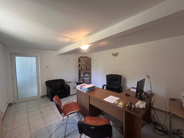 Spatiu Comercial 2 camere central de inchiriat