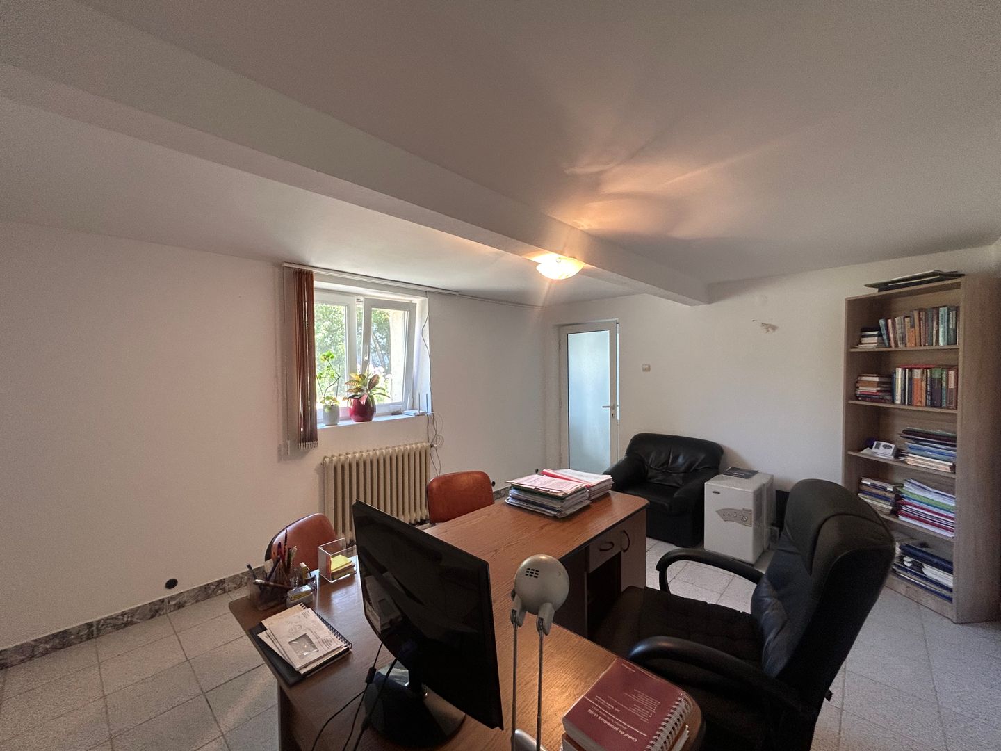 Spatiu Comercial 2 camere central de inchiriat