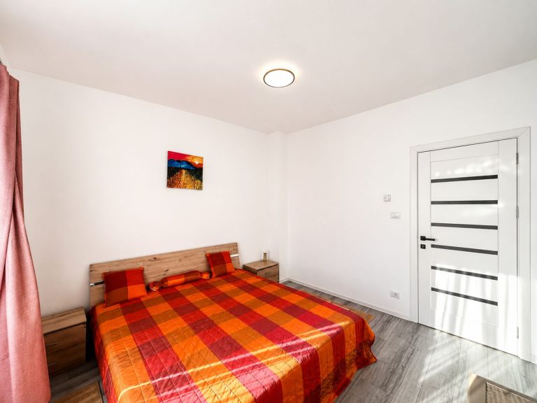 Apartament 3 camere de închiriat Central