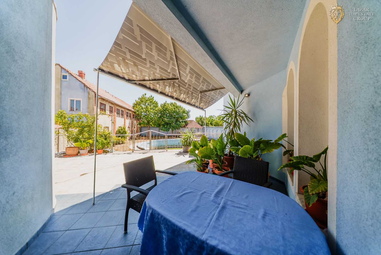 Vila zona Parneava