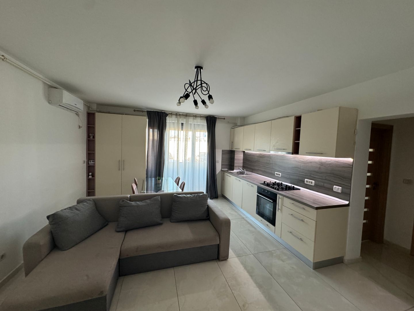 Apartament de inchiriat premium 3 camere la AFI cu parcare inclusă