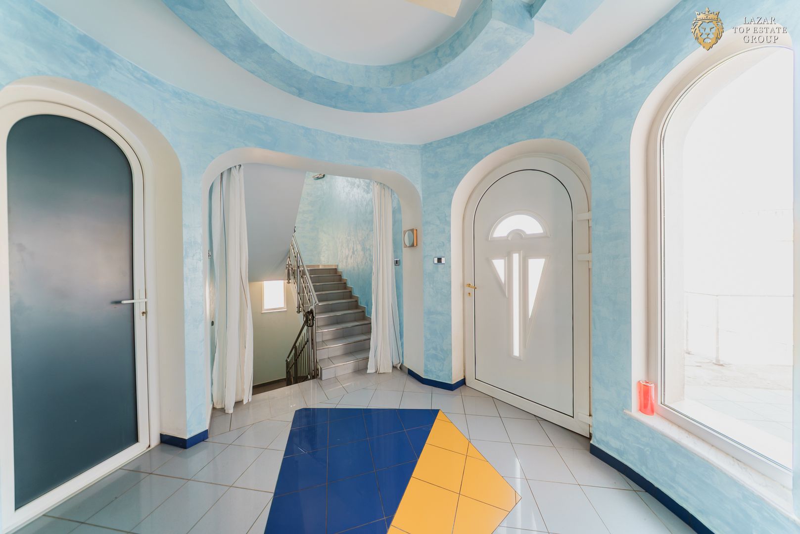 Vila zona Parneava