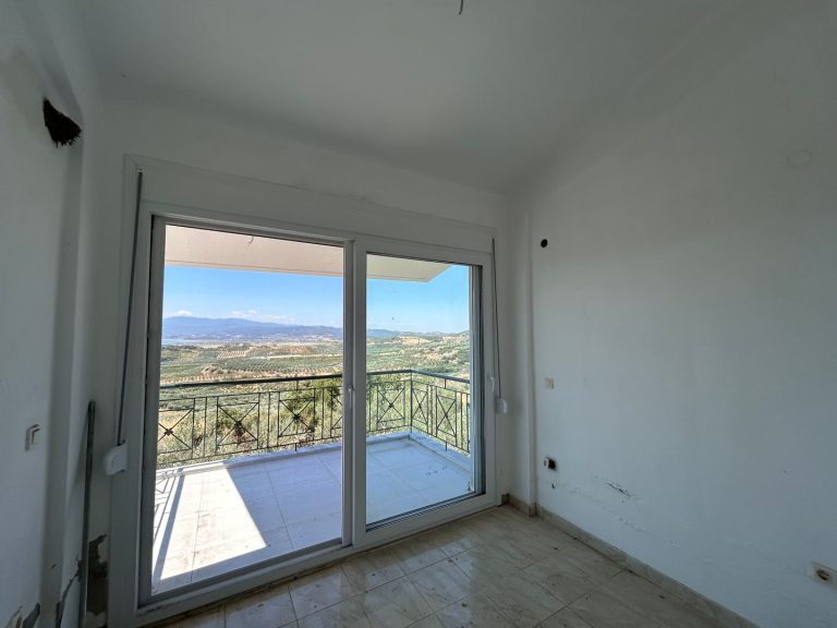 Complex exclusivist cu 3 vile individuale în Paralia Ofriniou Grecia