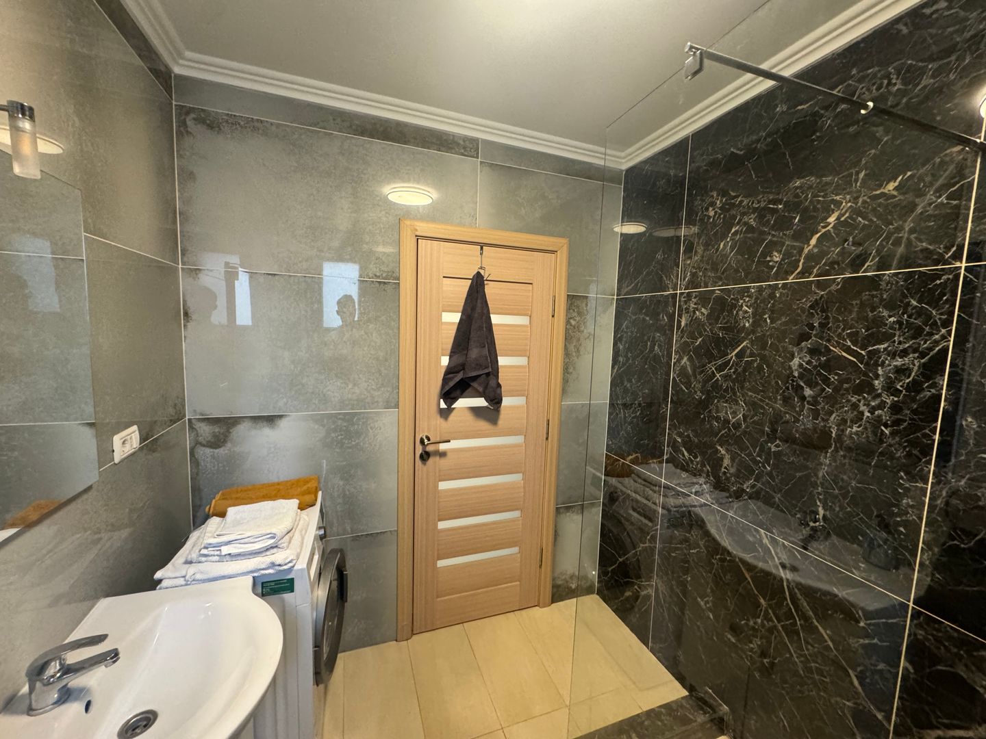 Apartament de inchiriat premium 3 camere la AFI cu parcare inclusă