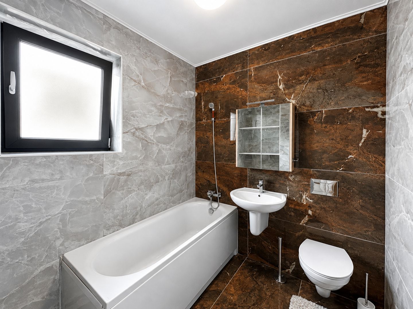 Apartament 3 camere de închiriat Central
