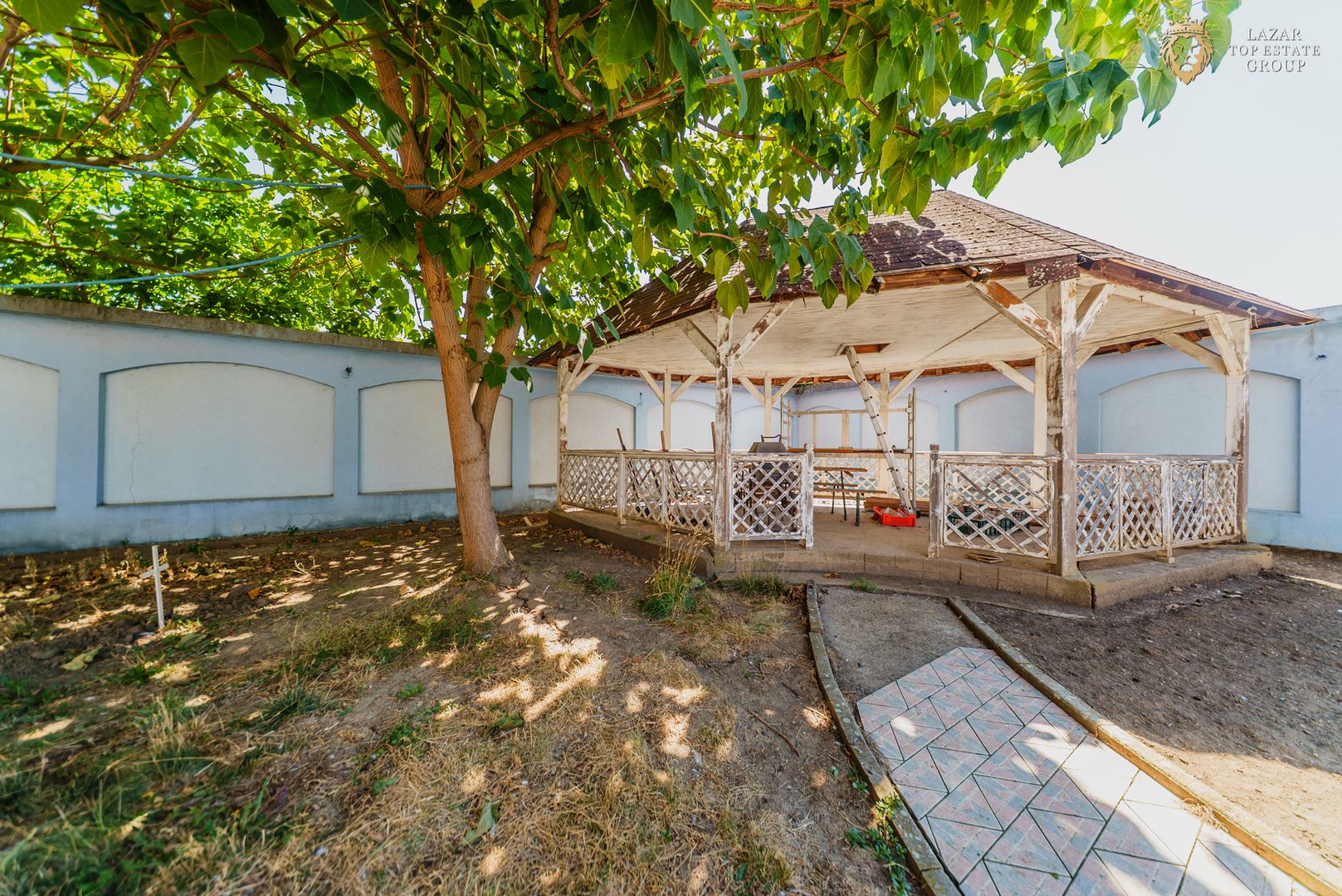 Vila zona Parneava
