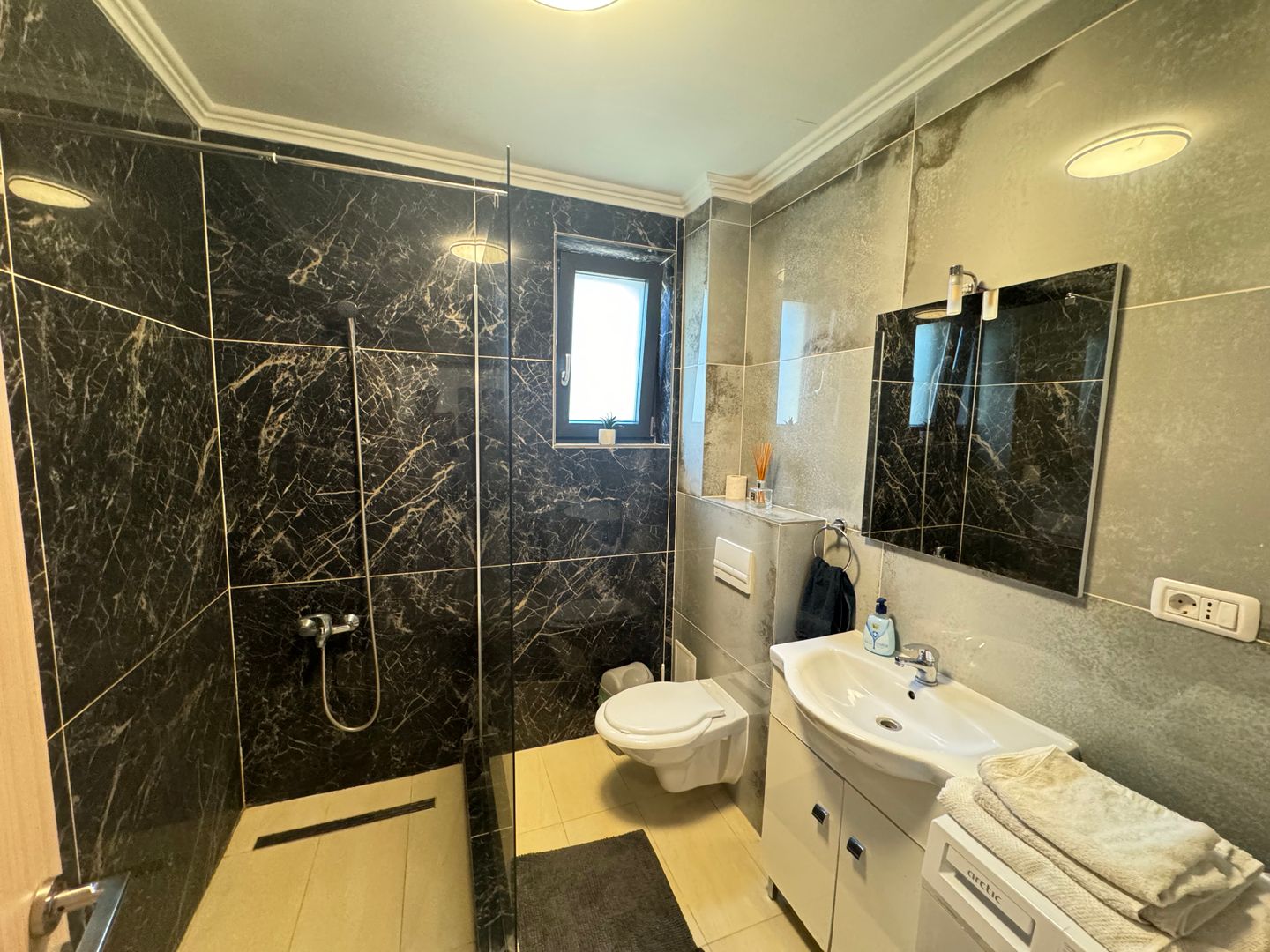 Apartament de inchiriat premium 3 camere la AFI cu parcare inclusă