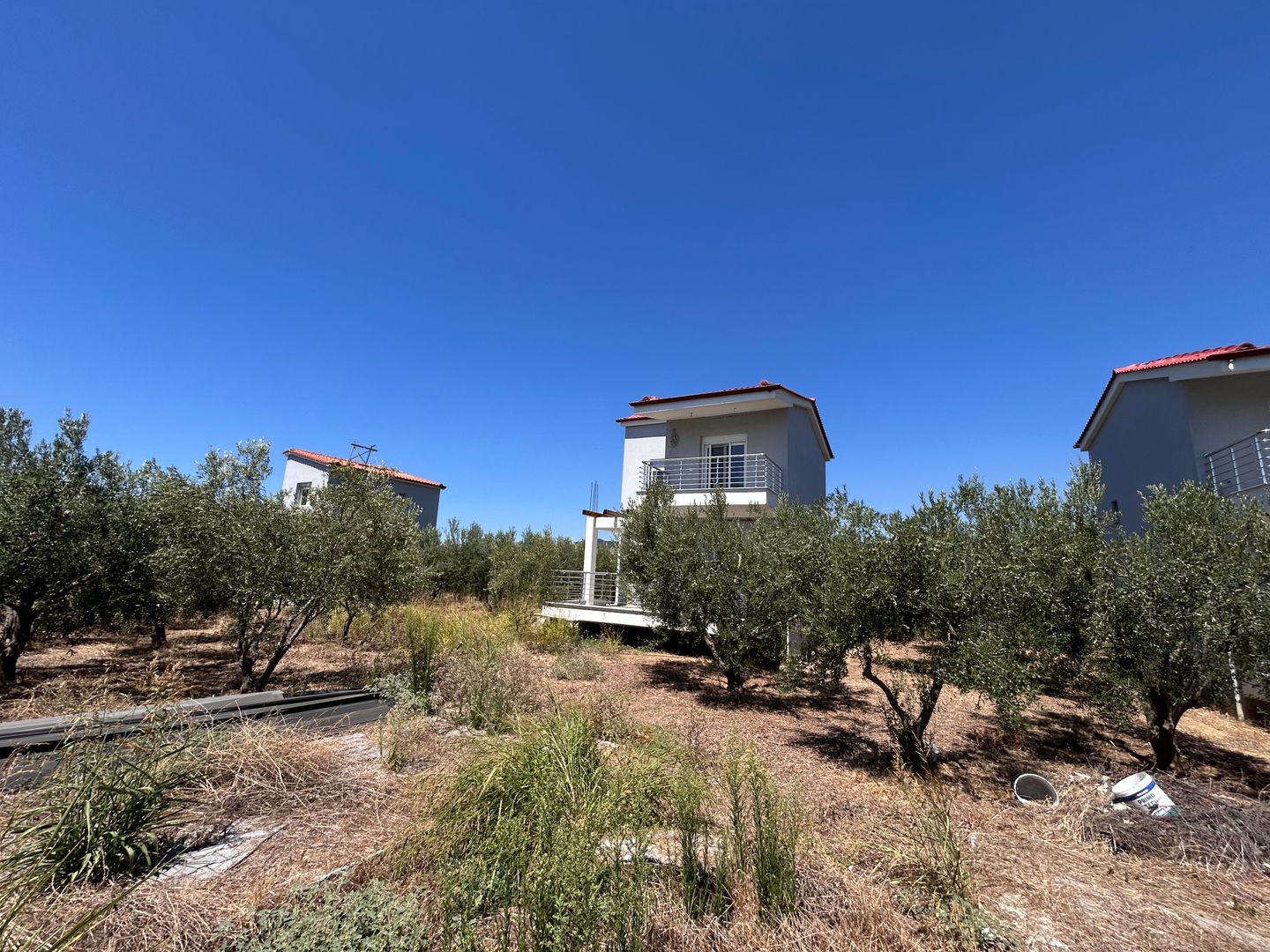 Complex exclusivist cu 3 vile individuale în Paralia Ofriniou Grecia