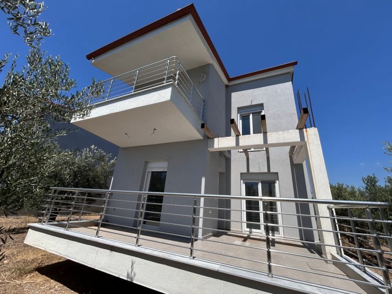 Complex exclusivist cu 3 vile individuale în Paralia Ofriniou Grecia