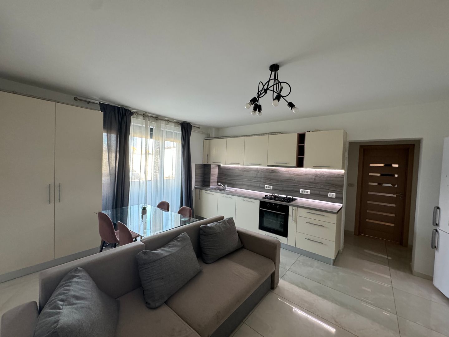 Apartament de inchiriat premium 3 camere la AFI cu parcare inclusă