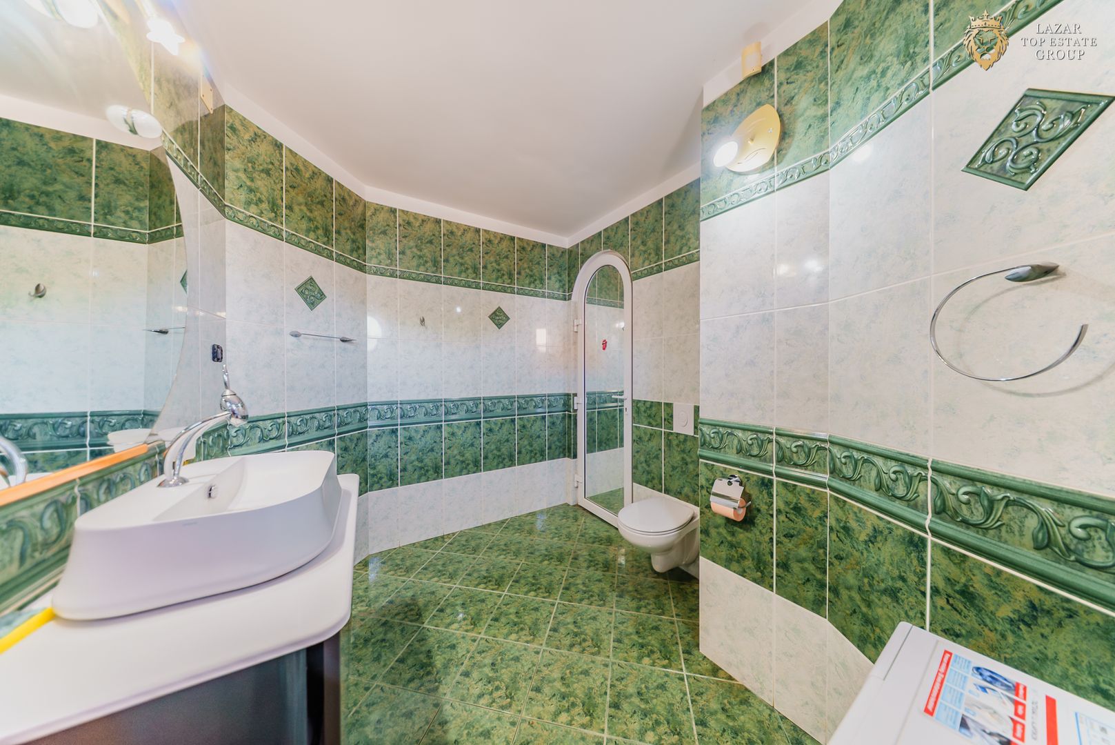 Vila zona Parneava