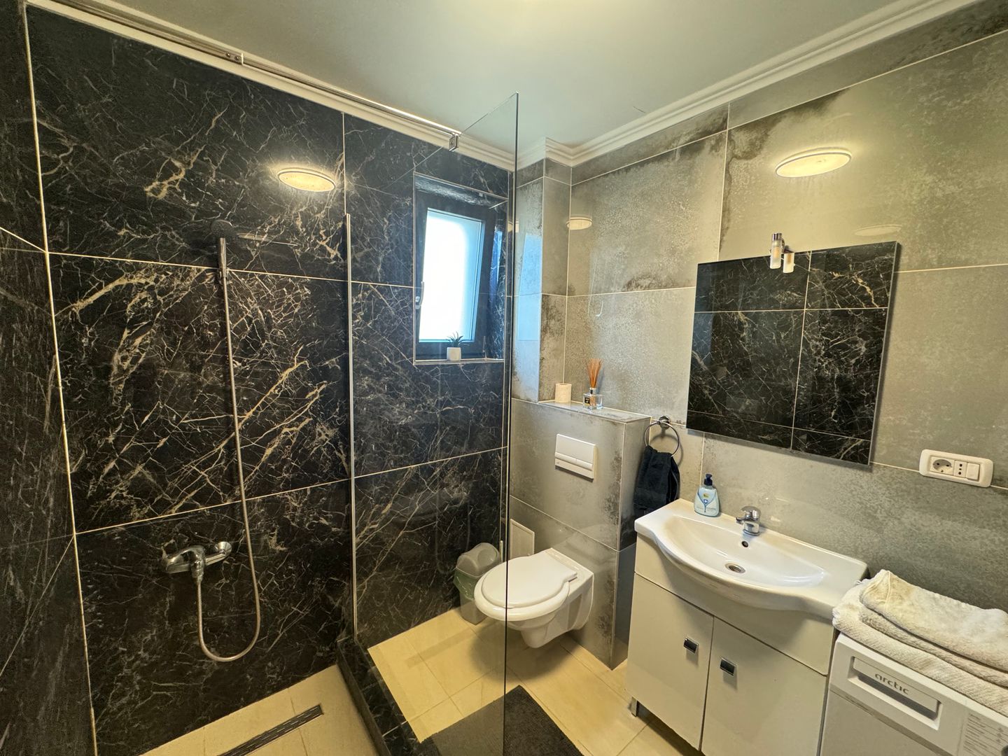 Apartament de inchiriat premium 3 camere la AFI cu parcare inclusă
