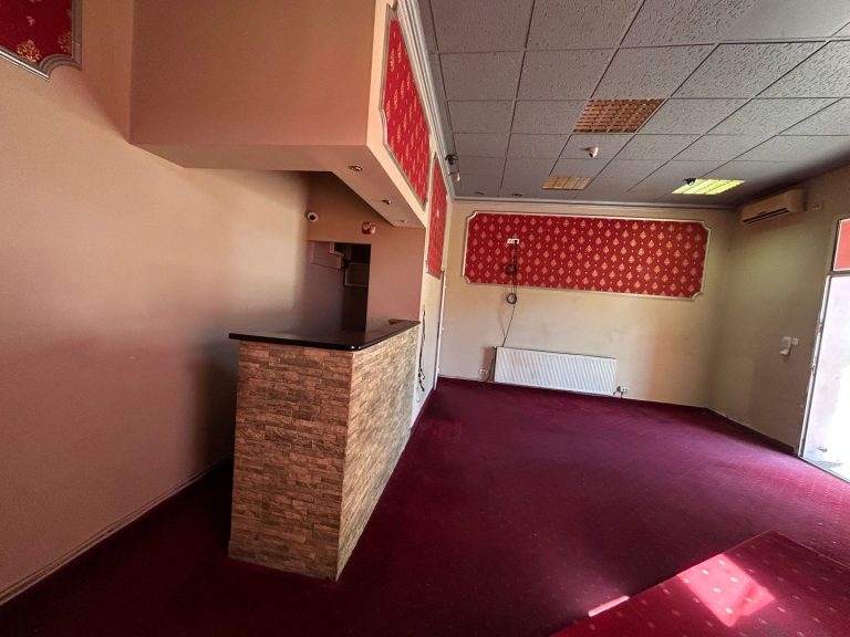 Spatiu comercial boul rosu de inchiriat