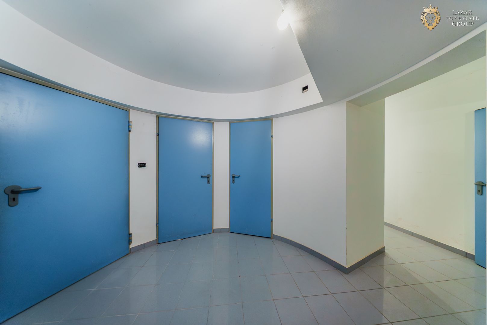 Vila zona Parneava