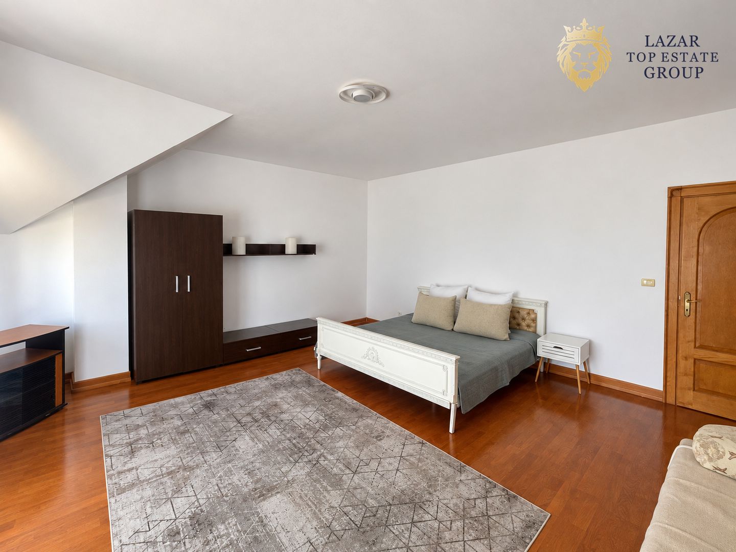 Vilă de închiriat în Grădiște | 5 dormitoare, garaj dublu