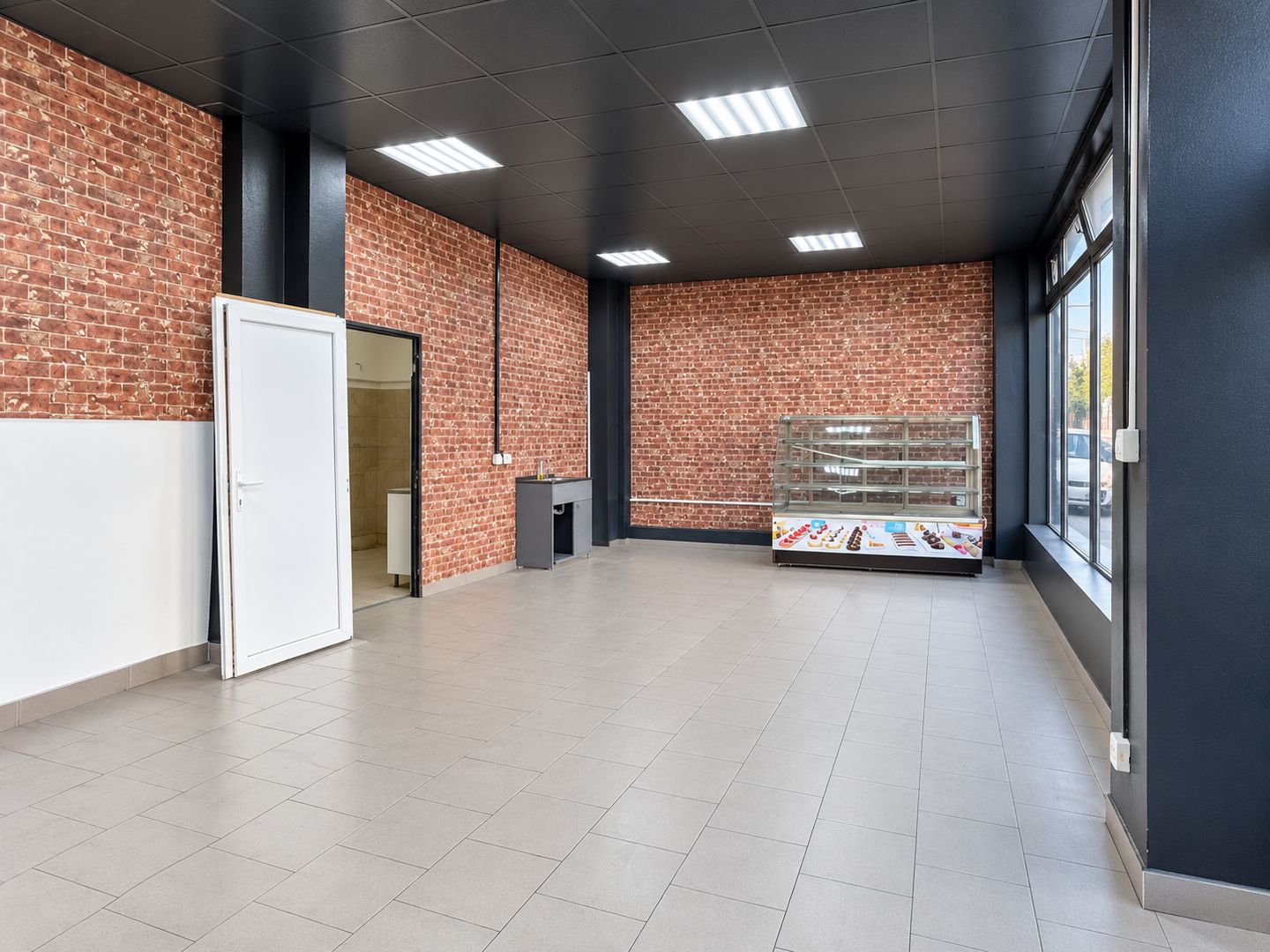 Spatiu comercial de inchiriat langa Via Universitate