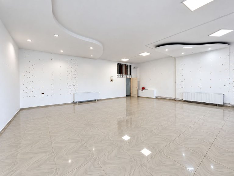 Spatiu comercial de inchiriat Uta