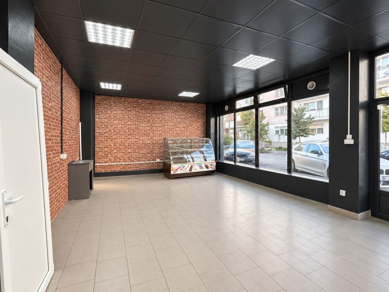 Spatiu comercial de inchiriat langa Via Universitate