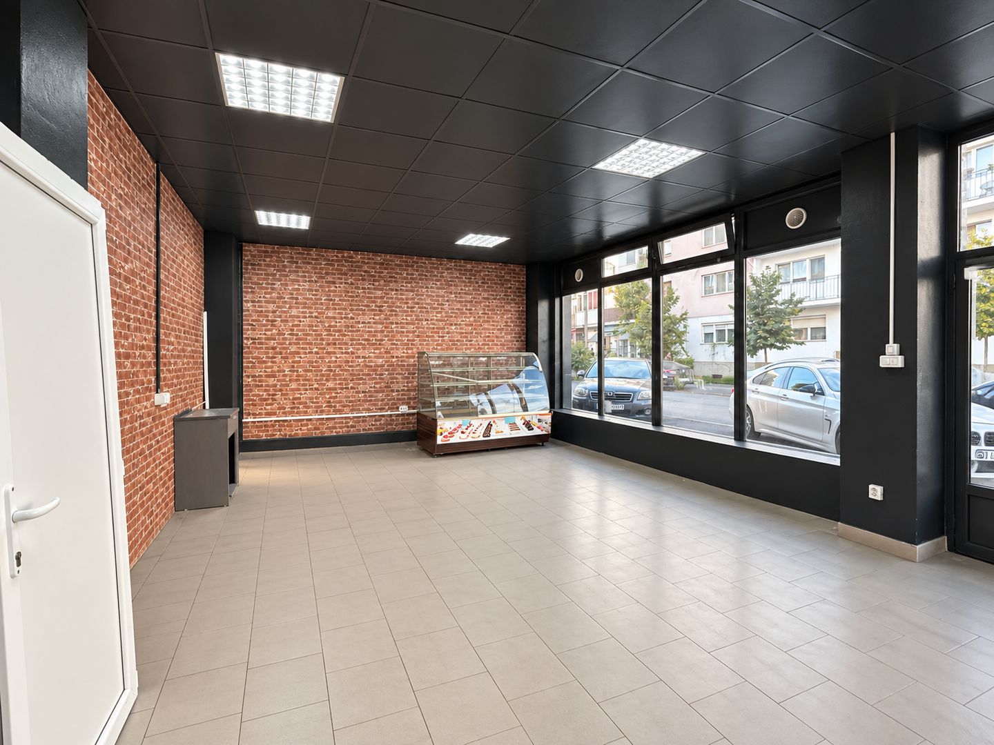 Spatiu comercial de inchiriat langa Via Universitate