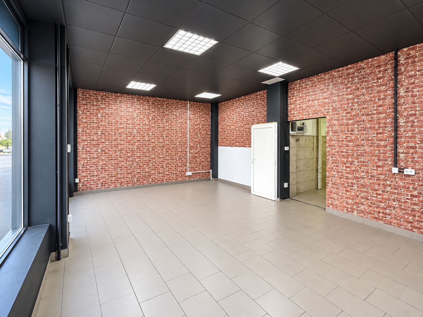 Spatiu comercial de inchiriat langa Via Universitate